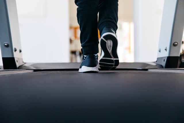 Comment intégrer efficacement le tapis de course dans votre routine d’exercice