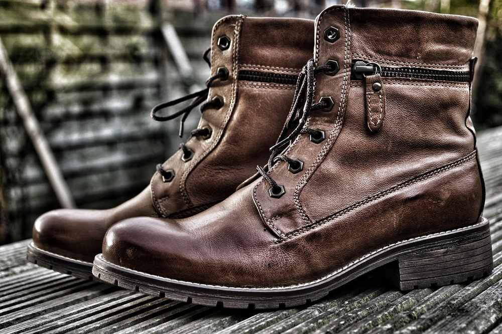 Chaussures de randonnée sur un sentier